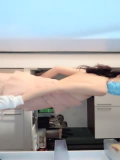 扒开双腿被两个男人玩弄-高清正片中英字幕1080